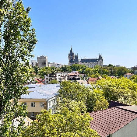 3 Rooms Apartment Palace View Iasi Esterno foto