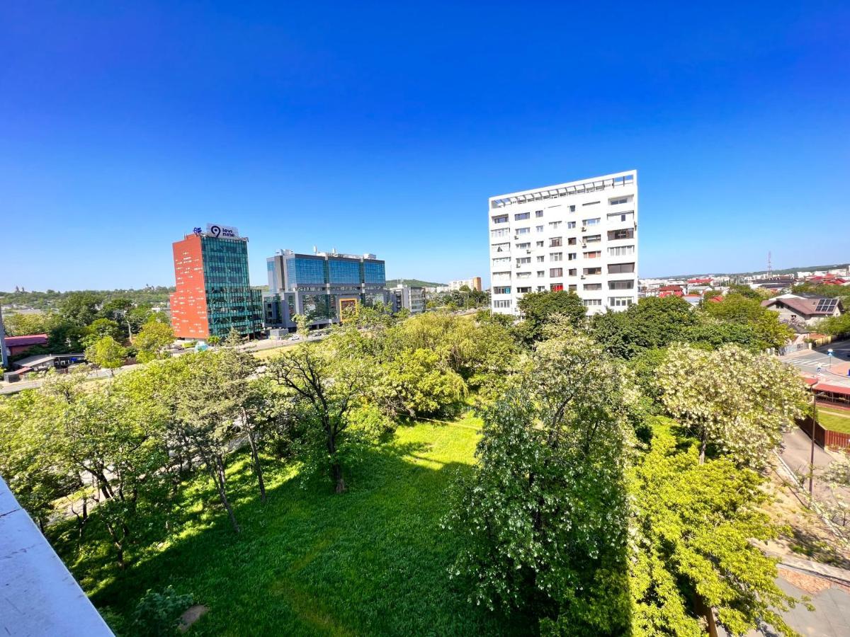 3 Rooms Apartment Palace View Iasi Esterno foto