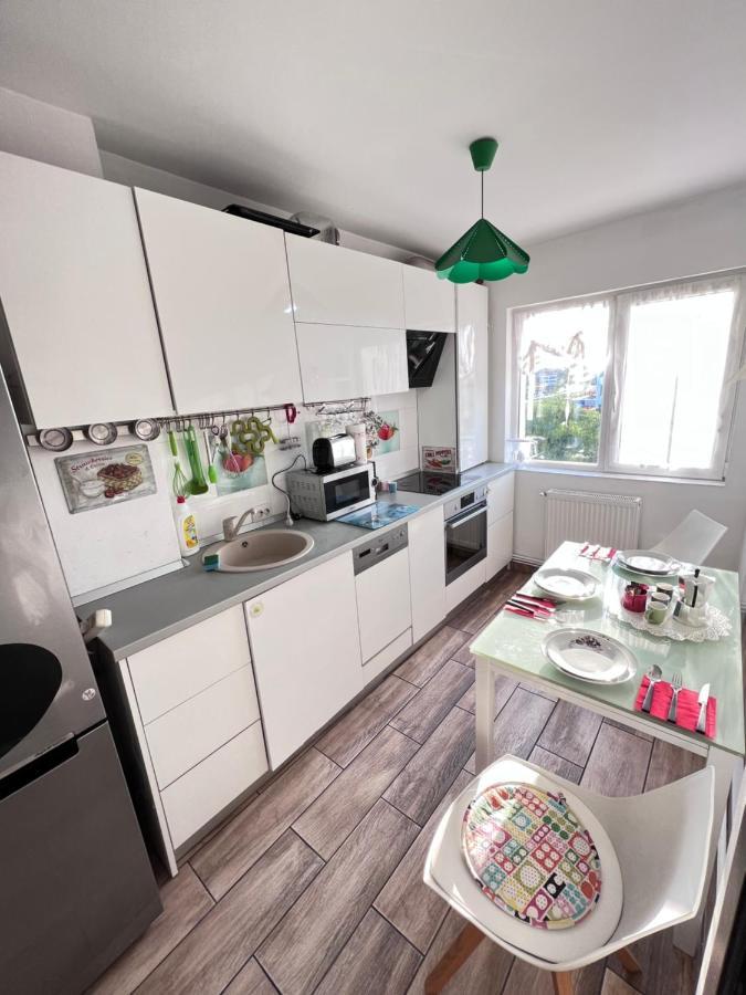 3 Rooms Apartment Palace View Iasi Esterno foto